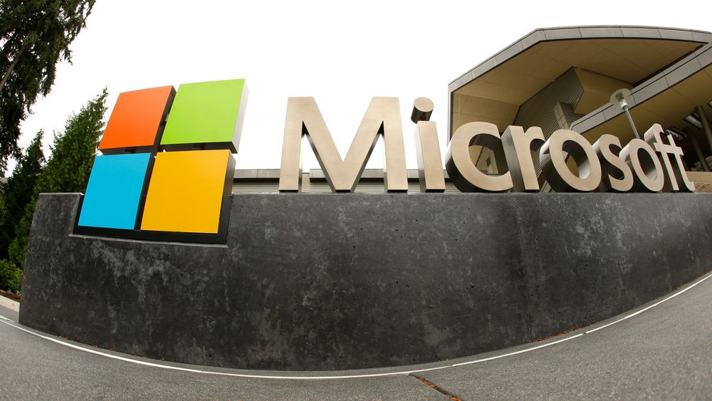 ILLUSTRASJONBILDE: Microsoft-logo på utsiden av Microsoft Visitor Center i Redmond, Washington.
