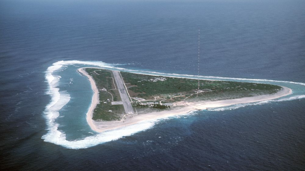 Minamitori er den sørligste japanske øyen. Korallatollen er i dag en værobservasjonspost.