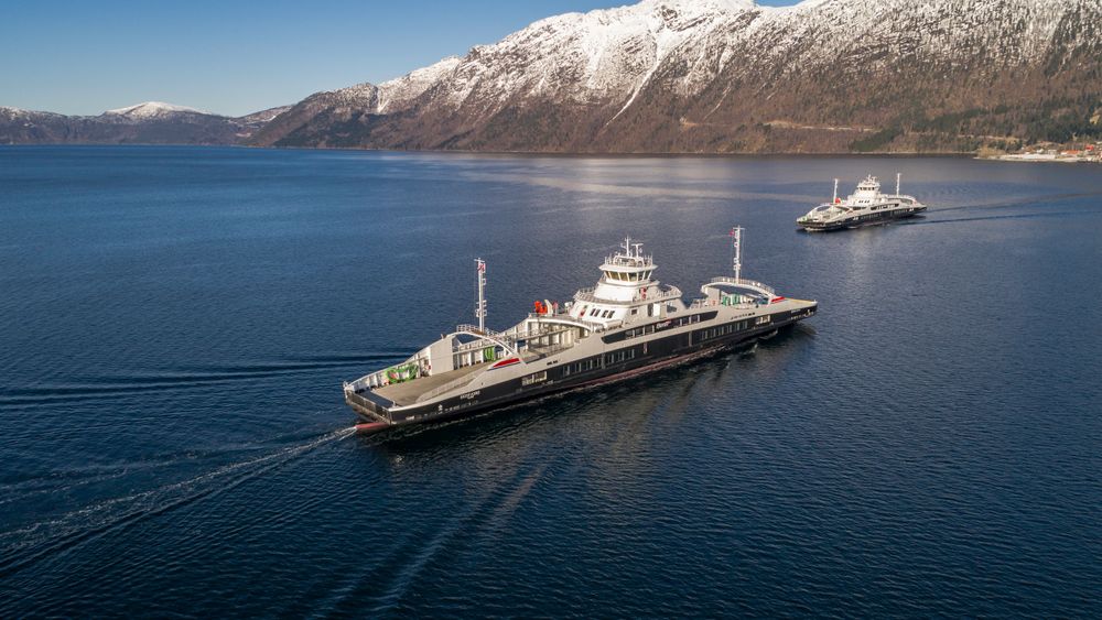 MF Gloppefjord og MF Eidsfjord er bygget i Tyrkia og går på batterier de 11 minuttene over fjorden.