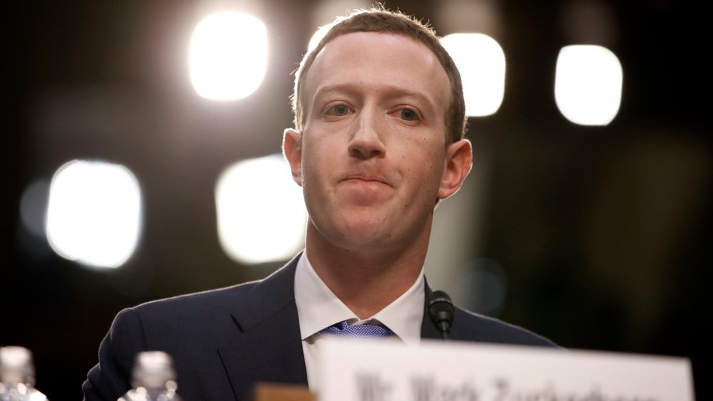 Facebook-sjef Mark Zuckerberg før høringen i Senatet tidligere i april.