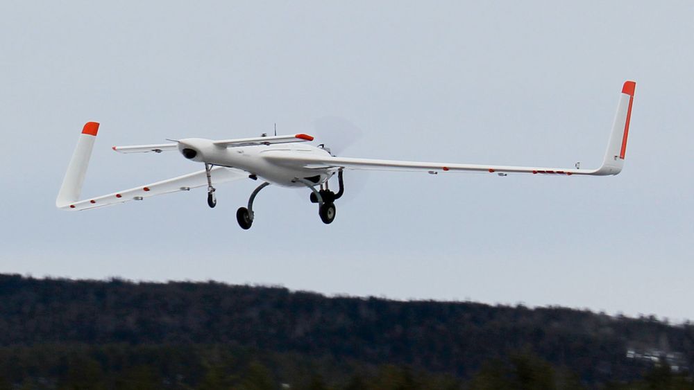 Slik ser dronen FX-450 ut. Den skal testes i de klimatisk utfordrende områdene rundt Svalbard. 