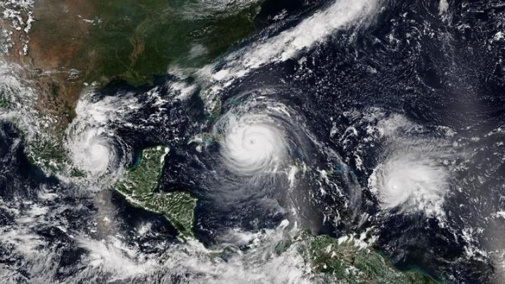 En undersøkelse ledet av Pacific Northwest National Laboratory viser at orkaner intensiverer seg raskere nå enn de gjorde for 30 år siden. Orkaner som Irma (midten) og Jose (til høyre) er eksempler på dette. Orkanen Katia kan sees til venstre.