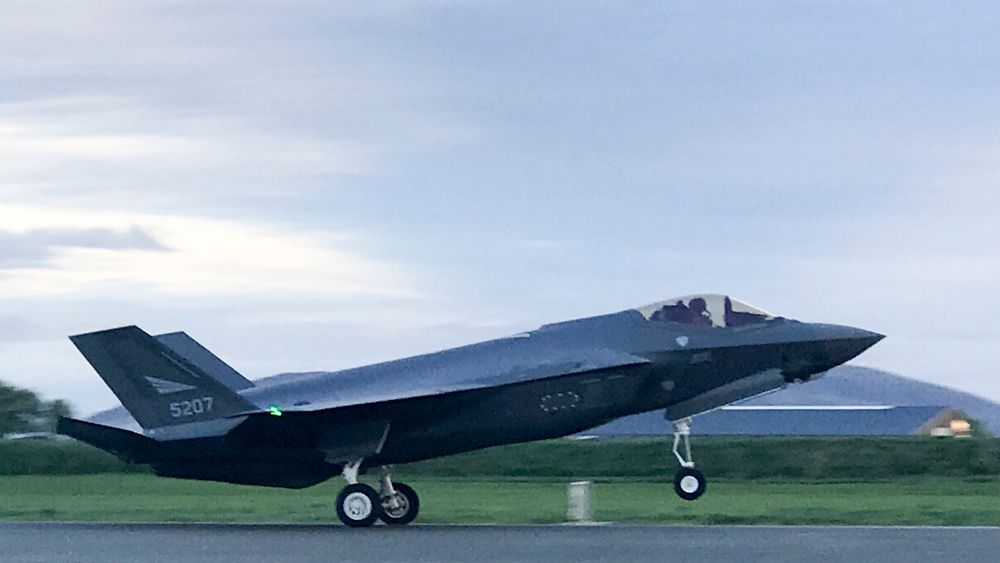 Det første av i alt tre fly av typen F-35 landet på Ørland flystasjon forrige uke.