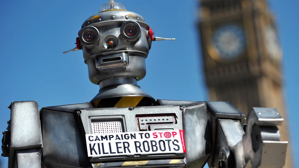 Illustrasjonsbilde: En «drapsrobot» fotografert like ved Big Ben i London under en kampanje i 2013 for å forby autonome våpen.