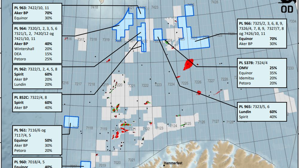 Det er tildelt 12 nye utvinningstillatelser 11 oljeselskap i barentshavet og i Norskehavet i 24. konsesjonsrunde. De blå blokkene er de som det nå er sendt ut tilbud om. Øverst til venstre ser du blokkene nærmest Bjørnøya.