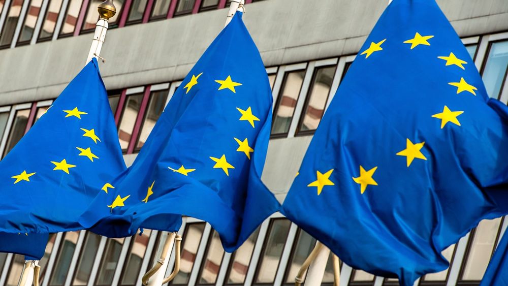 Illustrasjonsbilde: EU er i ferd med å innføre en temmelig omstridt reform av opphavsrettslovgivningen. Bildet viser EU-flagg i Lille, Frankrike, i 2014.