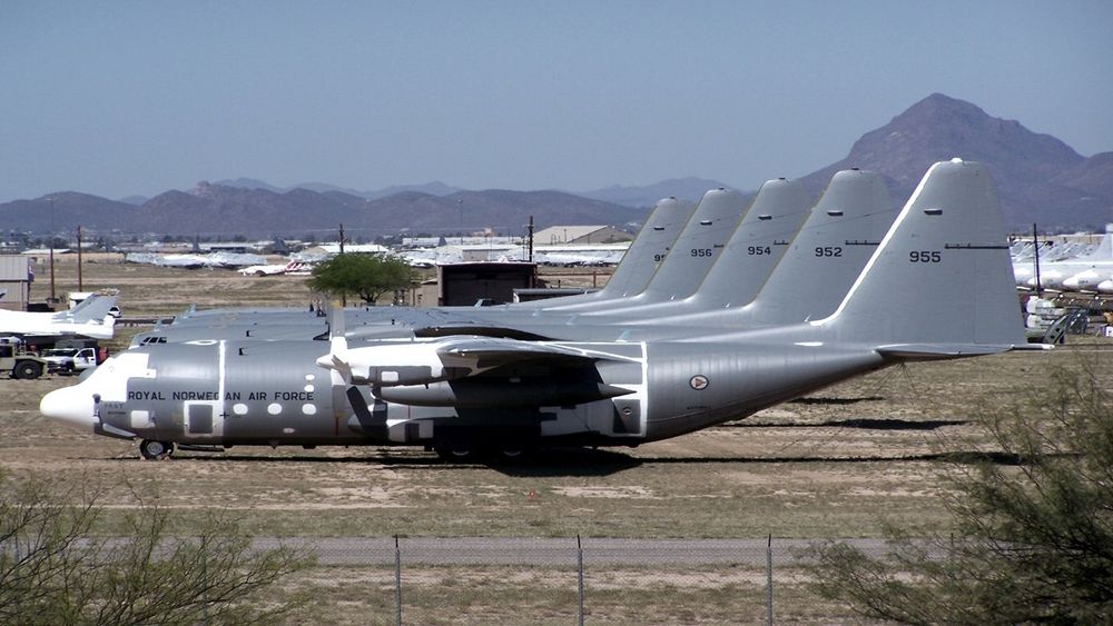 De fem norske C-130H transportflyene har stått lagret i ørkenen i Arizona i ti år.