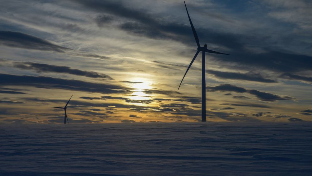 Enorme vindressurser: På Raggovidda i Finnmark gir vindturbinene 50 % mer kraft enn gjennomsnittet i Norge. Men nettkapasiteten setter store begrensninger for kraftutbygging. Hydrogenproduksjon i pilotskala er allerede under etablering.