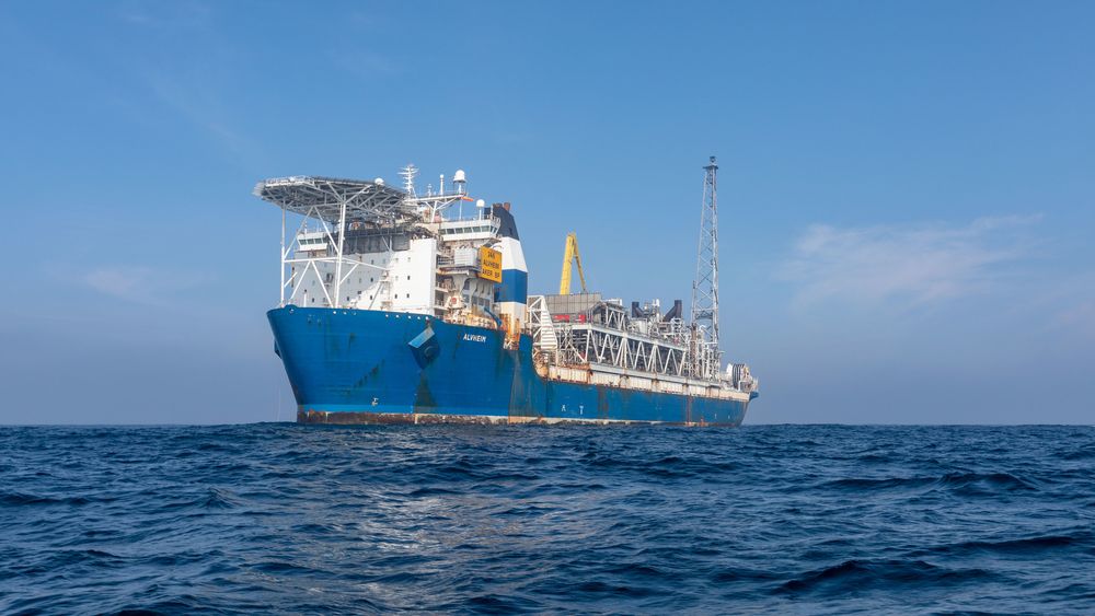 Oljeselskapet Aker BP har inngått en avtale med Total E&P Norge om å overta elleve lisenser på norsk sokkel, inkludert fire funn. To av dem kan knyttes til det Aker BP-opererte Alvheim-feltet. 