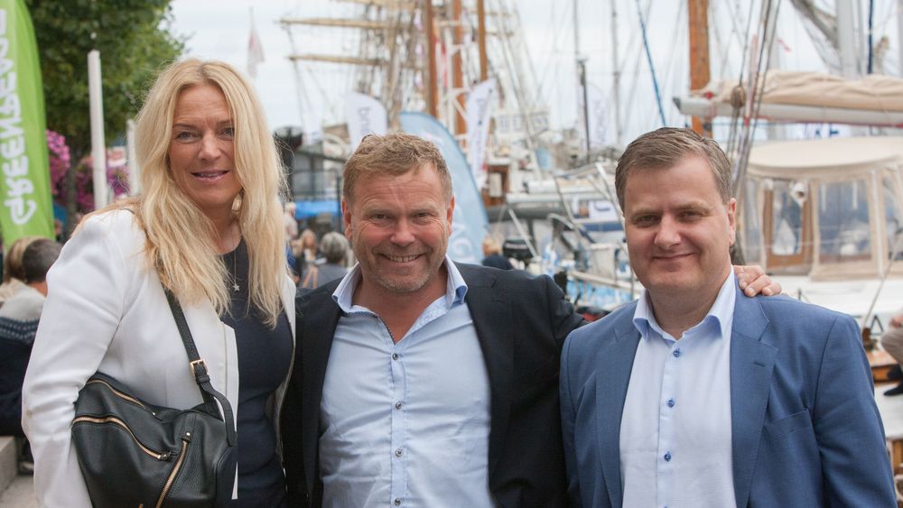 Direktør for Tele i Lyse-konsernet, Toril Nag og prosjektdirektør Tore Kristoffersen møtte vi i havna i Arendal sammen med administrerende direktør Trond Skjellerud i Eidsiva. Lyse og Eidsiva har selvsagt de samme interesser når det gjelder å utforske forretningsmuligheter for fibernettene når 5G-nett skal bygges.