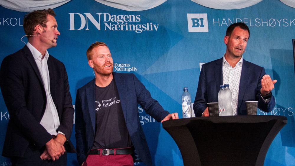 Christian Svane Mellbye har utført analysen av hva kommunene kan spare på smartteknologi. Her sammen med Futurehome-leder Erik Stokkeland og salgsdirektør Tom Meier i Get TDC under en presentasjon i Arendal onsdag.
