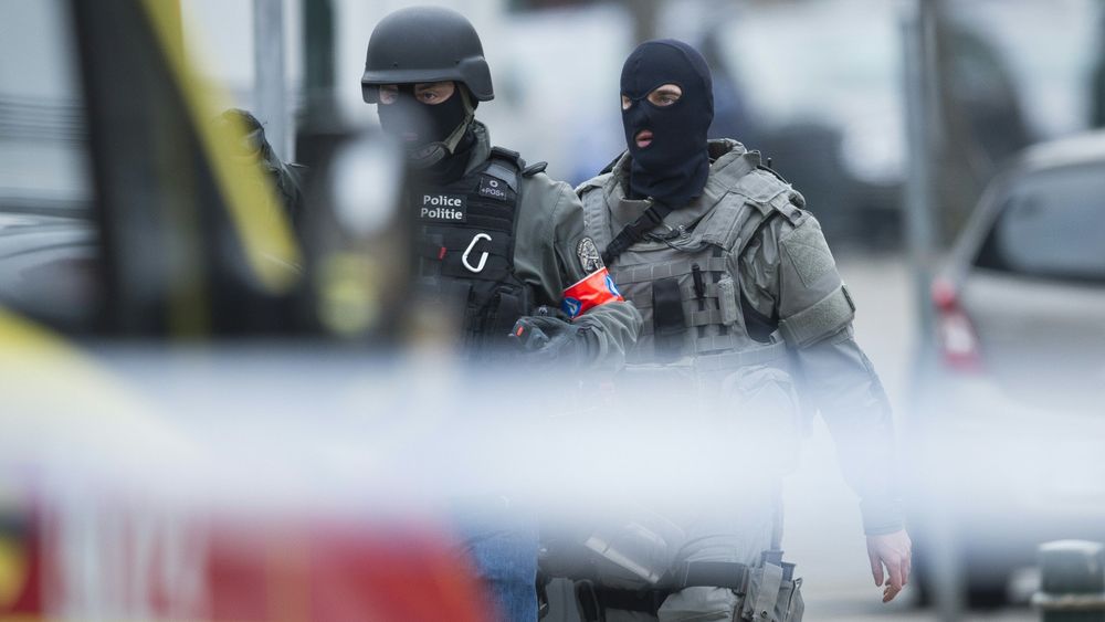 ILLUSTRASJONSBILDE: Politi og spesialstyrker under en antiterror-aksjon i Brussels den 15. mars 2016.