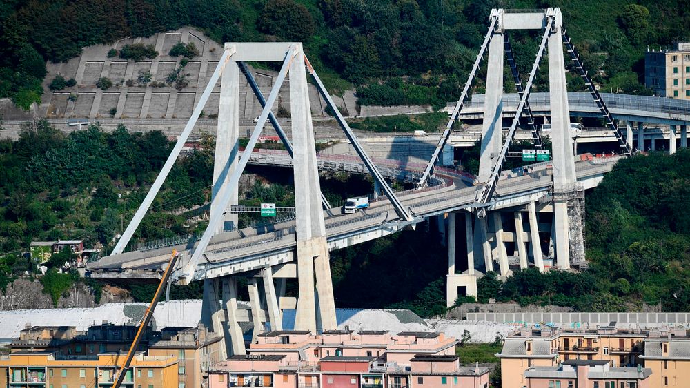I løpet av de bare 51 årene som har gått siden den nå delvis kollapsede Morandi-brua i Italia åpnet, har den vært gjennom flere store renoveringer. Den nå kollapsede delen sto foran en stor renovering, der skråstagene skulle forsterkes