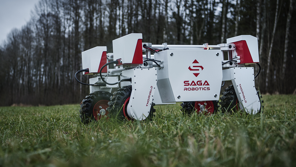 Saga Robotics er med i kampen om oppstartshjelp fra ny inkubator. Roboten deres skal blant annet UV-behandle planter og plukke jordbær.