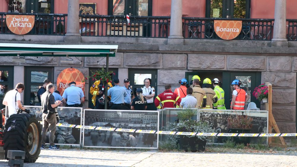 En betongvegg raste inn i en annen bygning på Youngstorget i Oslo mandag ettermiddag. 
