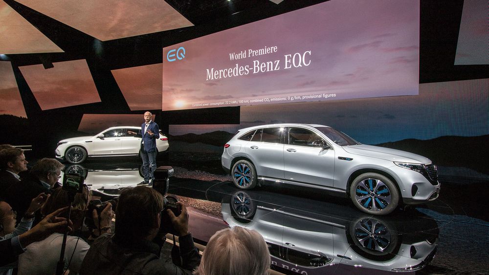 Daimler-sjef Dieter Zetsche presenterer EQC.