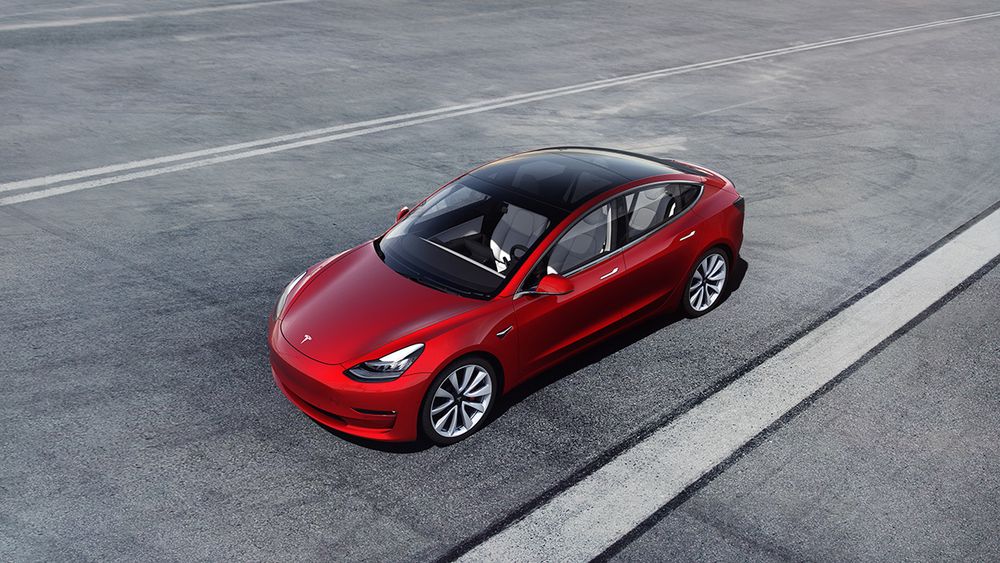I dag ble Tesla Model 3 nummer 13.000 registrert. Nå kan elbilen sette ny norsk rekord. 