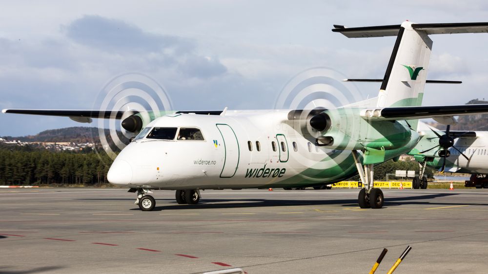 Et Widerøe-fly på Værnes lufthavn.