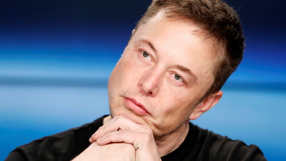 TØFFE TIDER: Elon Musk får også en saftig bot etter sitt børsutspill.