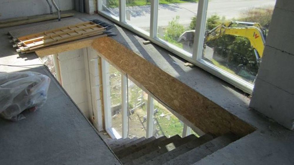 Åpne trappeløp er et vanlig sikkerhetsbrudd på byggeplasser.