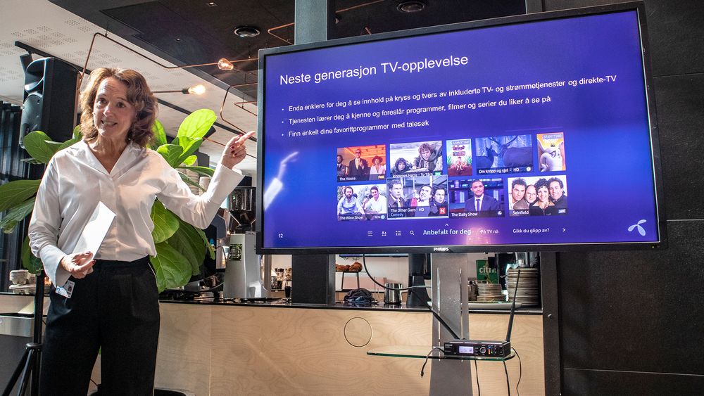 TV-sjef: Telenors direktør for divisjonen fastnett og TV, Birgit Bjørnsen legger Canal Digital Kabel inn under Telenor-logoen.