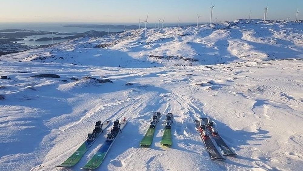 Midtfjellet vindpark sør for Fitjar er et mye brukt turområde. Vindparken er svært bevisst faren ved iskast og i tillegg til skilting har de laget en lysløype for å guide folk utenom sikkerhetssonen. 