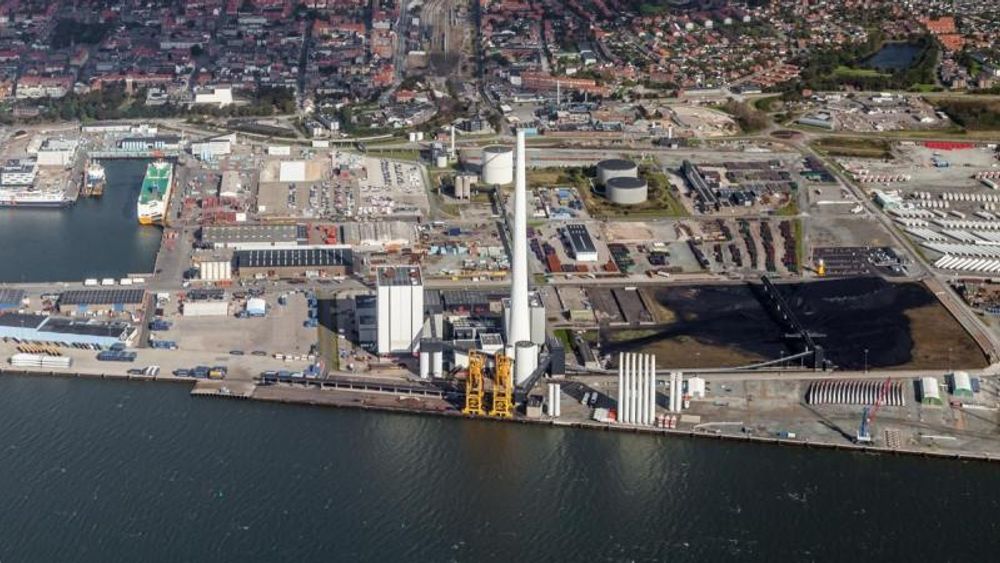 Den danske fjernvarmebansjen frykter konsekvensene av et lovforslag om å fjerne plikten til å bruke fjernvarme. På bildet ser vi Ørsteds fjernvarmeanlegg i Esbjerg, Esbjergverk.