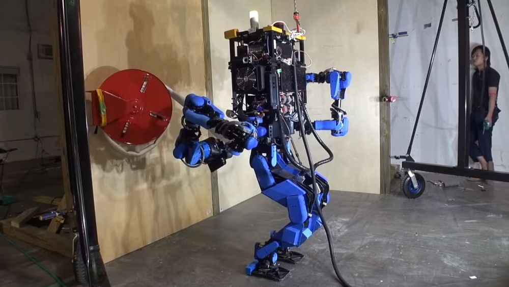 Redningsroboten til Schaft under en robotkonkurranse arrangert av DARPA i 2013.