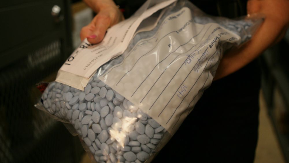 Falske legemidler kan utgjøre en stor risiko for brukerne. Bildet viser en pose med falsk Viagra-tabletter som er beslaglagt av amerikansk tollvesen.