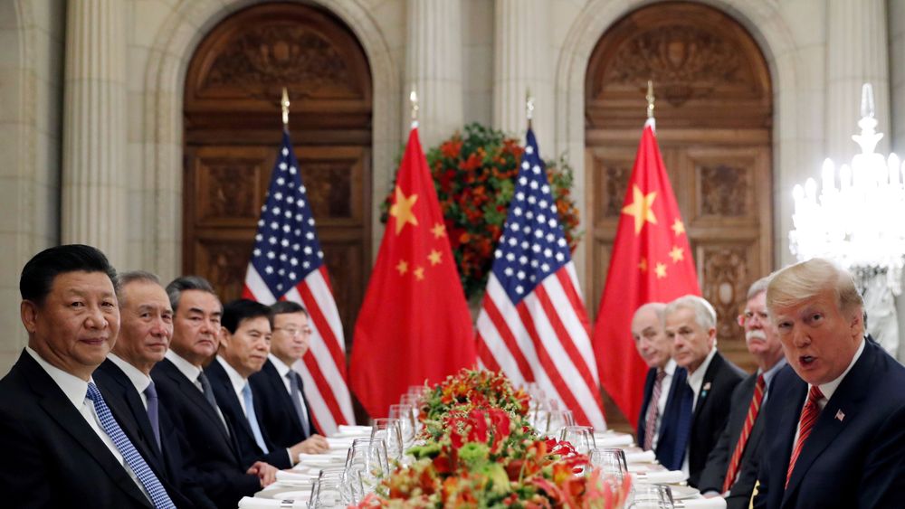 Samme dag som Kinas president Xi Jinping (lengst til venstre) og president Donald Trump (lengst til høyre) holdt middagsmøte i Buenos Aires, arresterte Canada Huaweis finansdirektør etter anmodning fra USA.