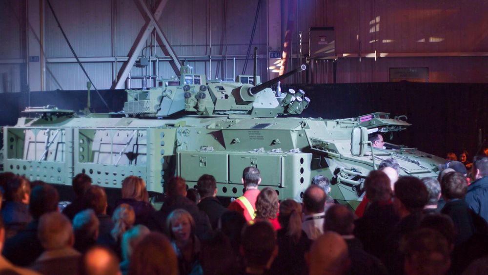 Canadas statsminister ønsker å kansellere en stor kontrakt med Saudi-Arabia, om salg av over 700 pansrede personellkjøretøy til landet.