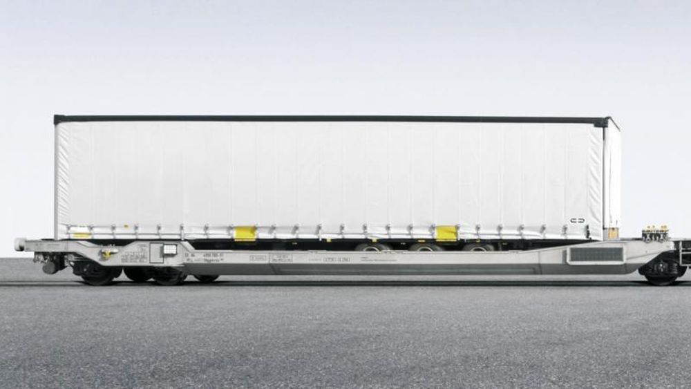 Danske myndigheter har inntil videre nedlagt forbud mot transport av trailervogner på såkalte lommevogner på danske godstog.