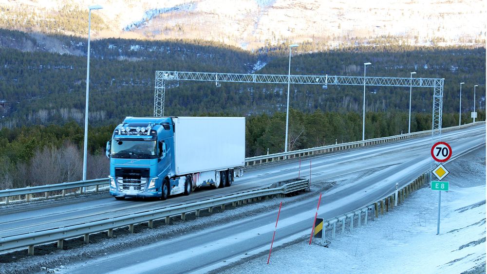 Statens vegvesen vil teste intelligente transportsystemer i Skibotndalen, der det blant annet kjører mye tungtrafikk. De er en av de store kundene til kabelen mellom Troms og Finland, ikke veldig langt fra grensa til Finnmark.