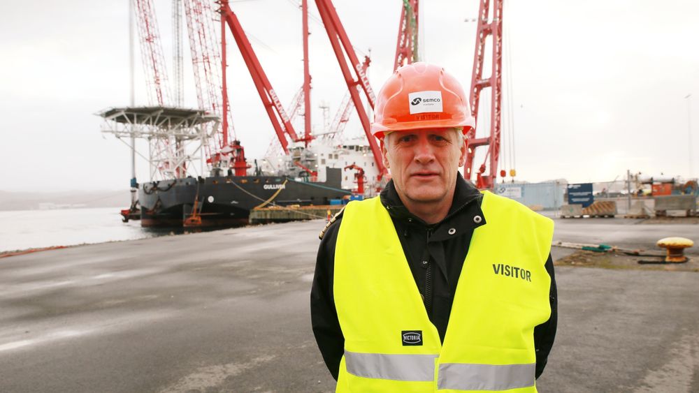 Petter Hellesen er kommandør i Forsvarsmateriells maritime kapasiteter. Han håper å berge så mye som mulig av det mekaniske, men frykter det kan bli vanskelig å redde elektronikken ombord på KNM Helge Ingstad.
