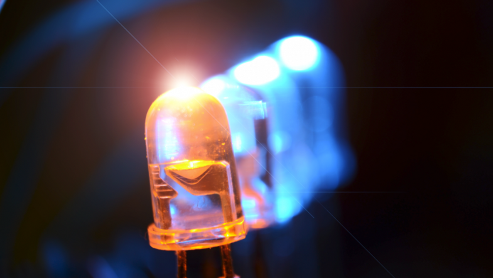 En dansk kontroll har avdekket at to av tre led-belysningsprodukter hadde feil som kan gi brukerne støt.