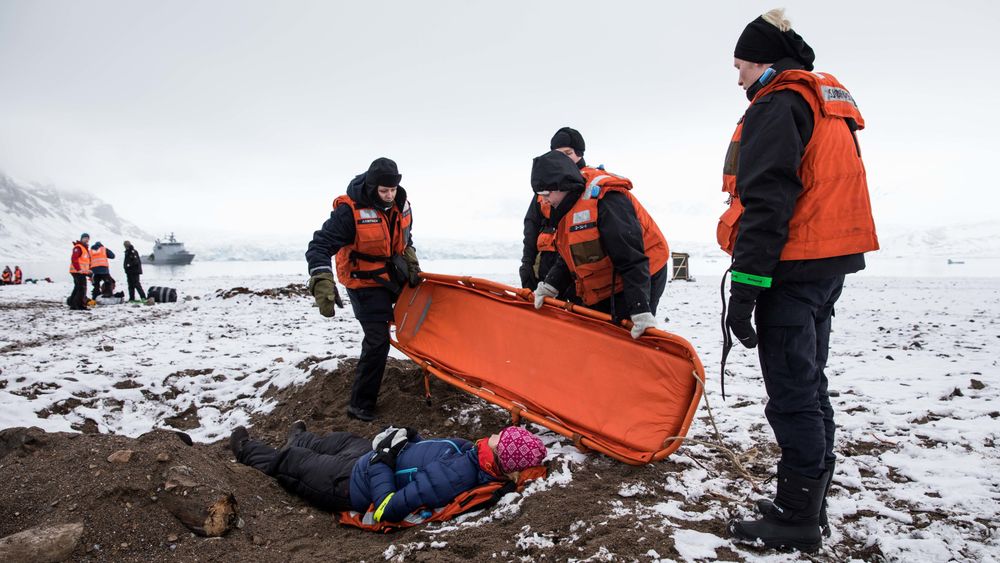 Mannskaper fra Røde Kors under øvelsen Sarex3 i 2018. Nå er det bestemt å videreføre beredskapsprosjektet Sarinor med årlige beredskapsøvelser på Svalbard i 2019 og 2020.