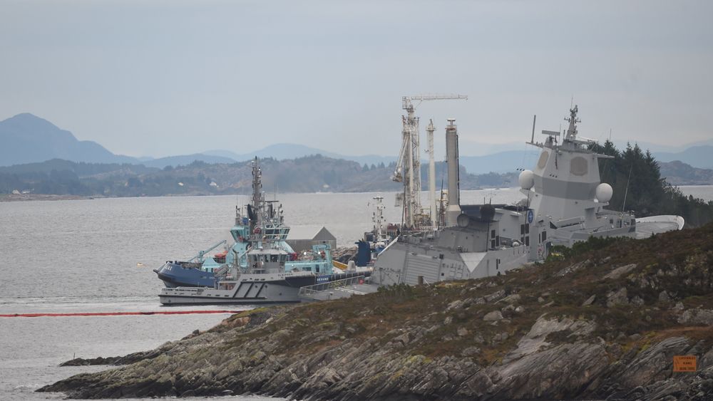 Fregatten KNM Helge Ingstad ble evakuert etter en kollisjonen med en tankbåt ved Stureterminalen i Øygarden. Alle i fregatten ble evakuert, og kort tid etter sank den.