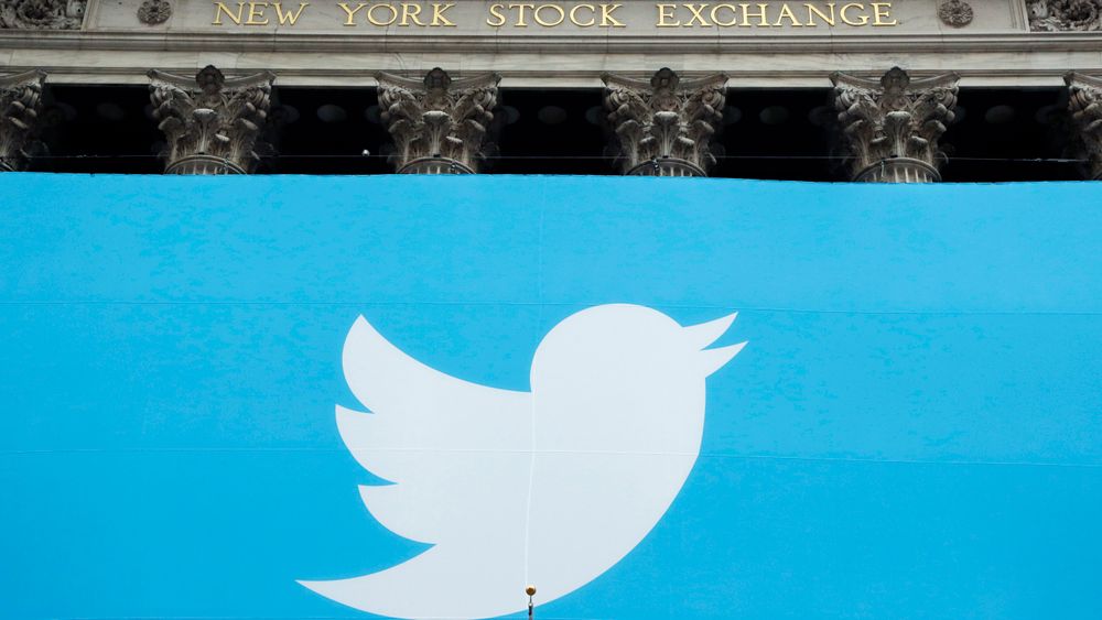 Twitter-logo drapert på fasaden til børsen i New York før sin børsnotering i 2013. Arkivfoto.