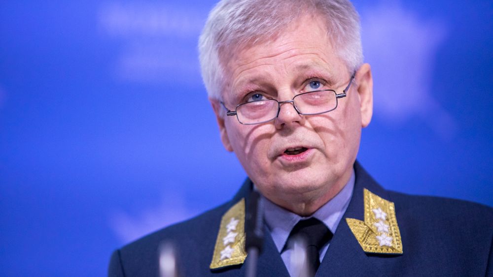 Sjef for Etterretningstjenesten, generalløytnant Morten Haga Lunde, mener det er sterkt behov for å overvåke datastrømmen til Norge via utlandet.