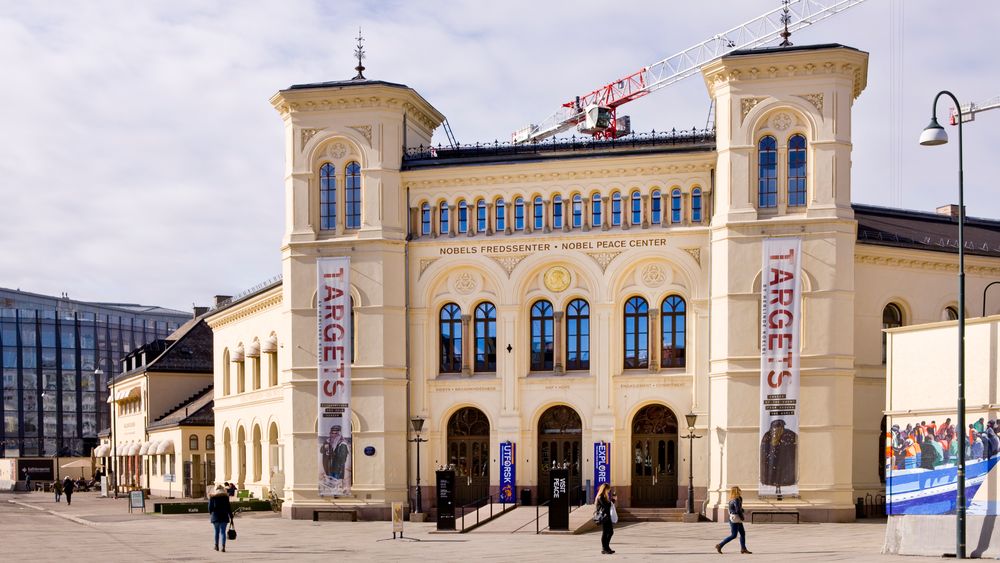 Kulturminister Trine Skei Grande foreslår å flytte Nobels Fredssenter til det gamle Samtidsmuseet på Bankplassen.