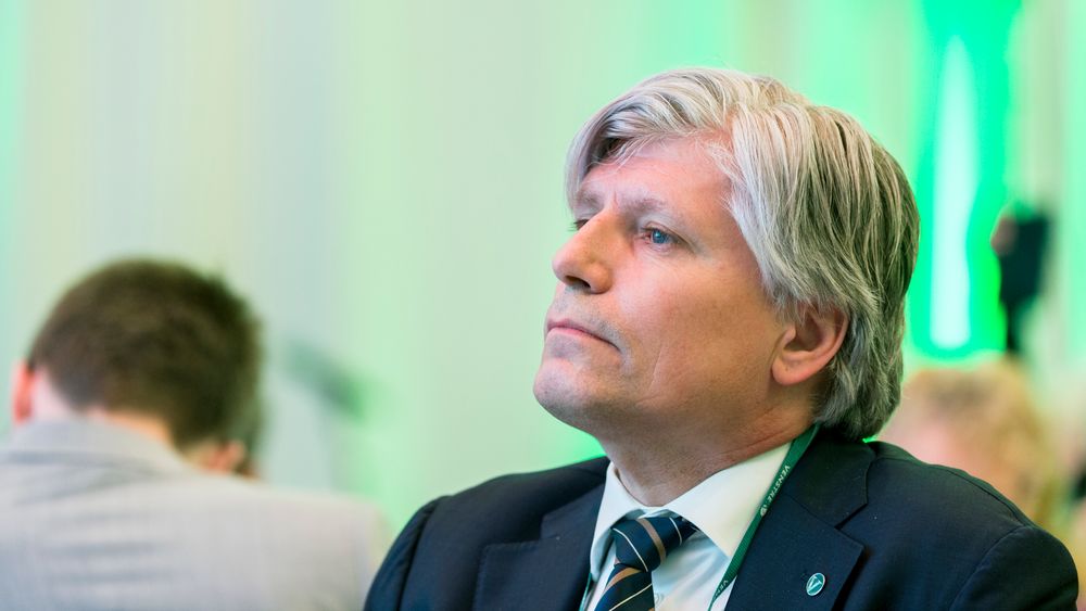 Klima- og miljøminister Ola Elvestuen sier Norge ønsker å binde seg til EUs mål for kutt i klimagassutslipp. 