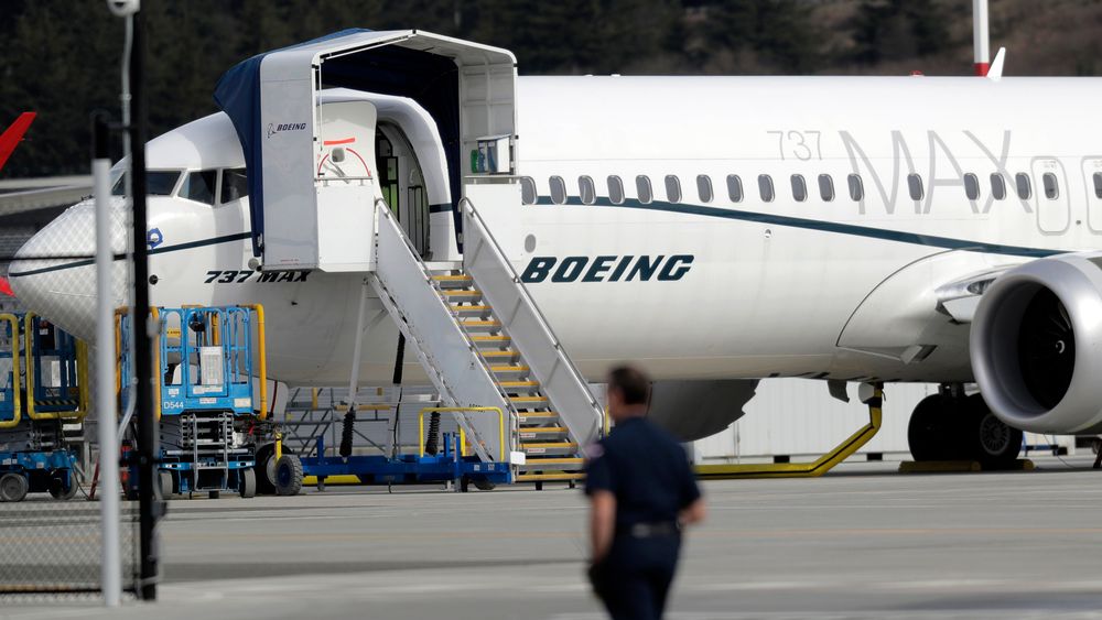 Boeing har invitert til informasjonsmøte om modellen 737 MAX, noe som kan være et tegn på at oppdateringen av programvareproblemene som har ført til at flymodellen er satt på bakken etter to store ulykker på kort tid.