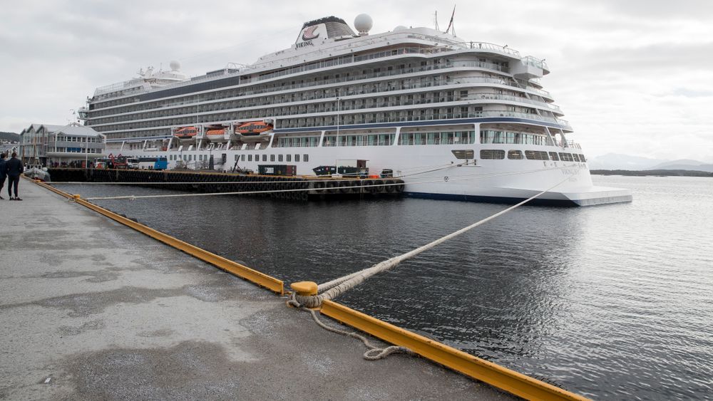 Cruiseskipet Viking Sky i Molde havn.
