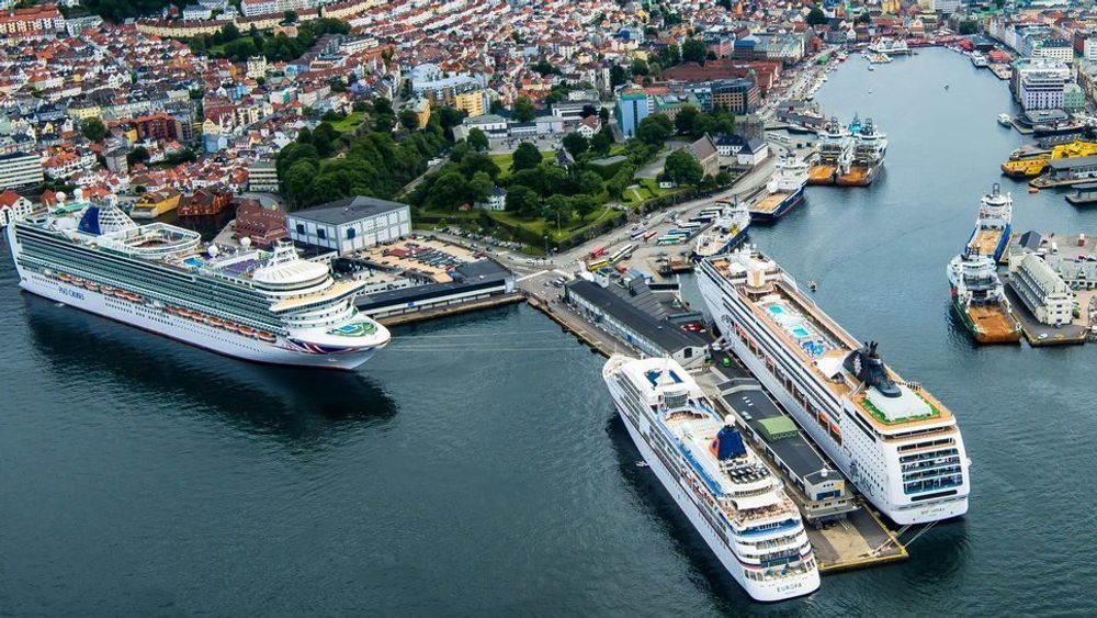 Bergen havn er den første i Norge som kan tilby strøm for hotelldrift og lading til kystruteskipene.