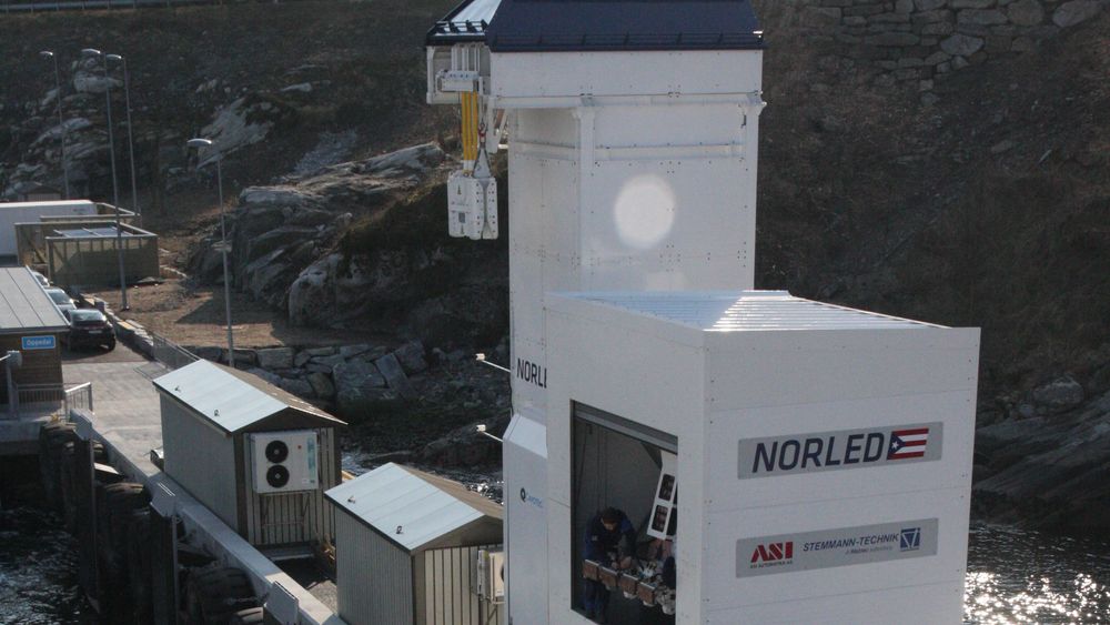Ladepluggen til batterifergen Ampere.