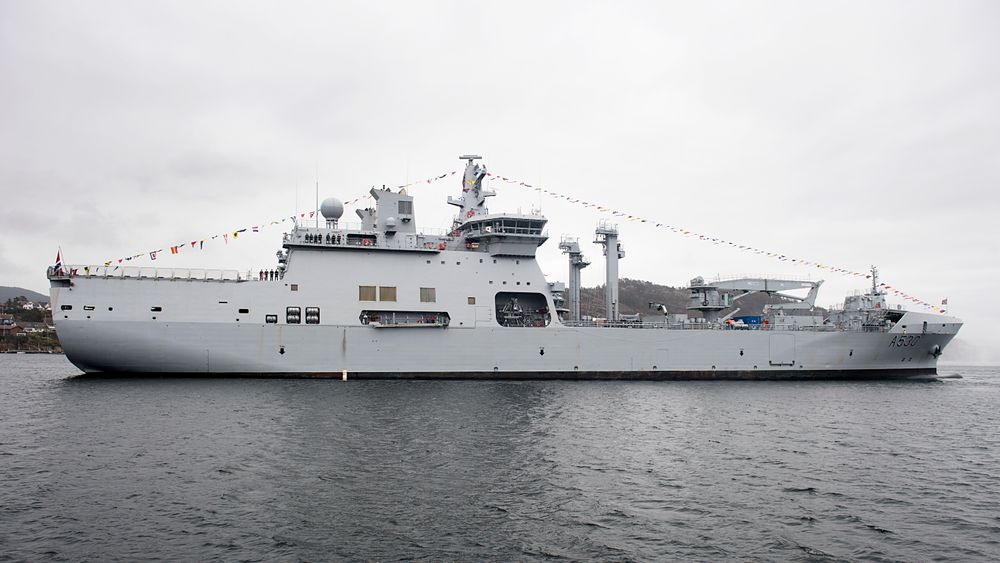 Det nye logestikkfartøyet KNM Maud ankom fredag  Sjøforsvarets hovedbase, Haakonsvern.
