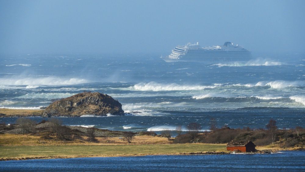 Cruiseskipet Viking Sky sendte ut mayday-melding og drev mot land da maskinene sviktet 23. mars.