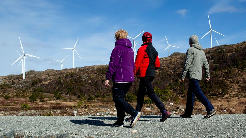 NVE har pekt på 13 områder i Norge som mest egnet for utbygging av vindkraft på land, noe som ikke tas like godt imot i alle berørte kommuner. Her fra Midtfjellet vindpark i Fitjar kommune. 