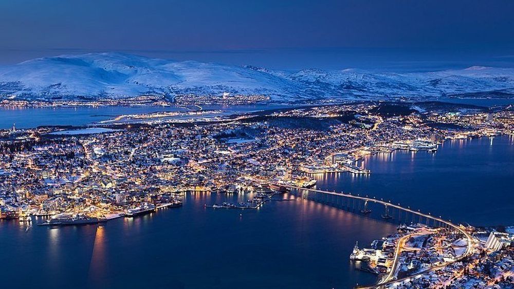Tromsø sett fra fjellstua en vinterdag. Superdatamaskinen Fram befinner seg i Universitetet i Tromsøs lokaler til høyre i bildet. Illustrasjonsfoto.