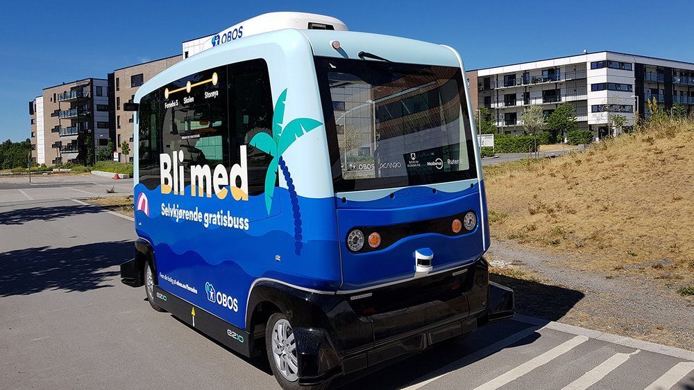 I fjor sommer ble det satt inn to selvkjørende busser til å frakte badegjester til stranda på Fornebu i Bærum. Nå har Ruter evaluert prosjektet. 